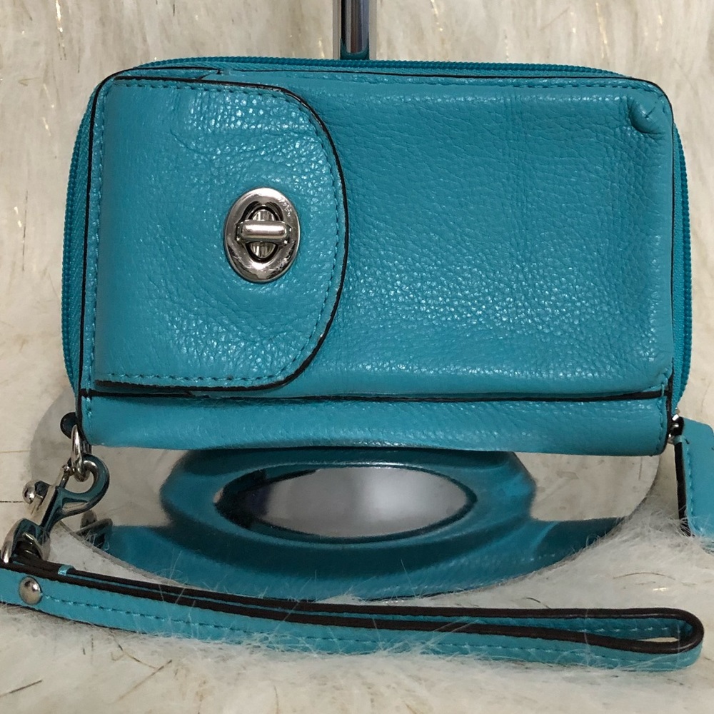 Coach F50070 Leather Zip Phone Case Wallet used